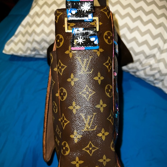 Fully customized blue bubble heart 💙✨ 🫧 Louis Vuitton abbesses messenger bag - Picture 4 of 16